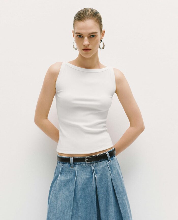 Women's tank top with round neck and slim fit